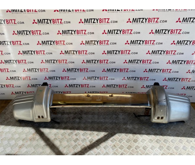FRONT BUMPER WITH HEADLAMP WASHER JETS FOR A MITSUBISHI PAJERO - V46W