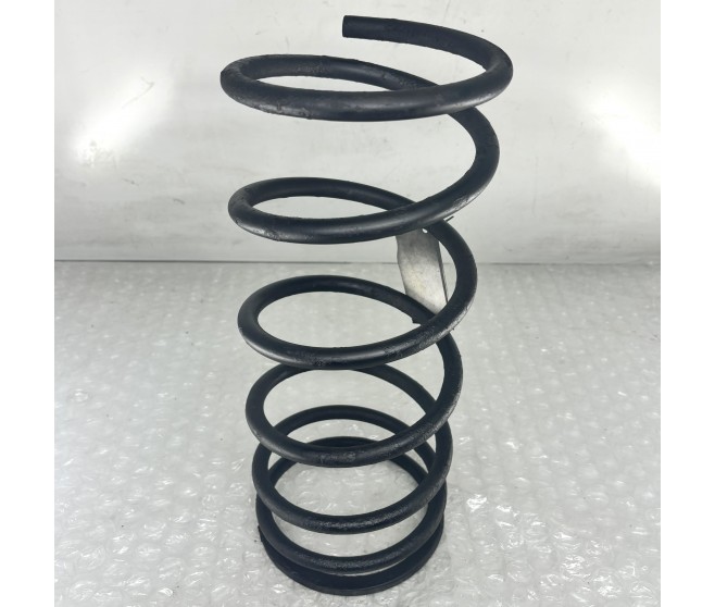  REAR COIL SUSPENSION SPRING FOR A MITSUBISHI V25W - 3500/WIDE/SHORT WAGON - 3.5V6-24(METAL/WIDE/S4),4FA/T LHD / 1990-12-01 - 2004-04-30 - 