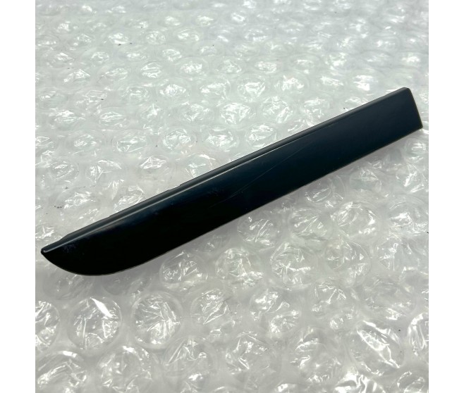 PILLAR WINDOW TRIM FRONT LEFT FOR A MITSUBISHI L400 - PA4W