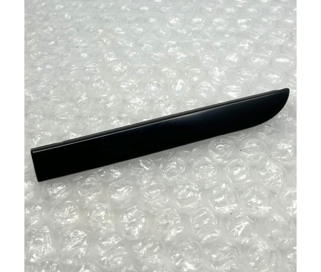 PILLAR WINDOW TRIM FRONT RIGHT FOR A MITSUBISHI SPACE GEAR/L400 VAN - PB3V