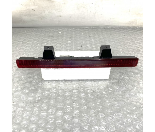 HIGH LEVEL TAILGATE DOOR BRAKE LIGHT FOR A MITSUBISHI DELICA SPACE GEAR/CARGO - PB5W