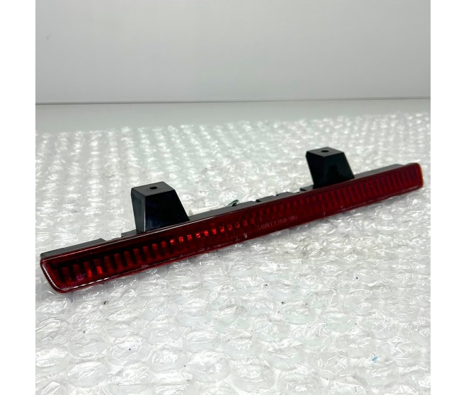 HIGH LEVEL TAILGATE DOOR BRAKE LIGHT FOR A MITSUBISHI DELICA SPACE GEAR/CARGO - PD6W