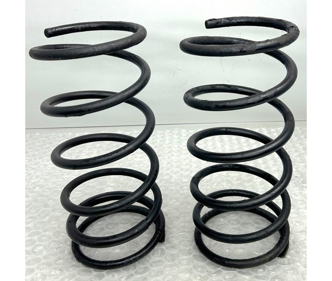 REAR SUSPENSION COIL SPRINGS FOR A MITSUBISHI PAJERO - V25W