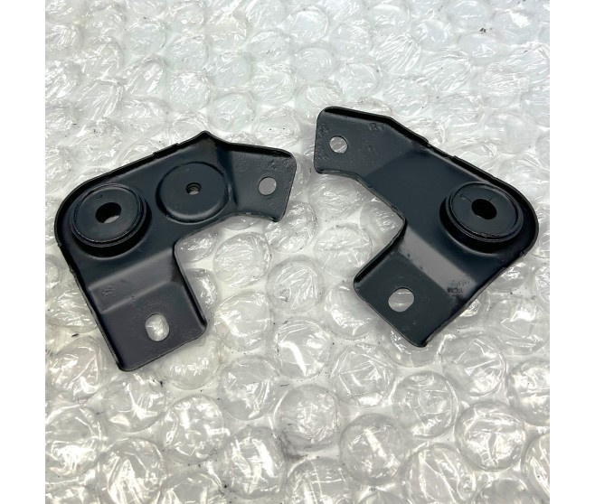 RADIATOR SUPPORT BRACKETS FOR A MITSUBISHI DELICA SPACE GEAR/CARGO - PD6W
