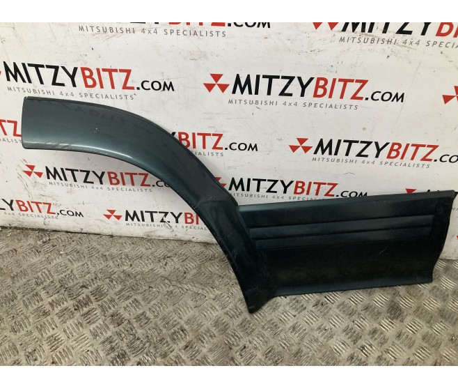 LOWER DOOR TRIM REAR RIGHT FOR A MITSUBISHI PAJERO - V46WG