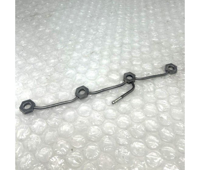 FUEL INJECTOR RAIL RETURN SPILL PIPE FOR A MITSUBISHI L04,14# - FUEL INJECTOR RAIL RETURN SPILL PIPE