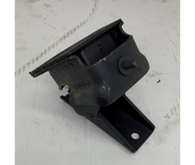 ENGINE MOUNT FRONT RIGHT FOR A MITSUBISHI K74T - ENGINE MOUNTING & SUPPORT