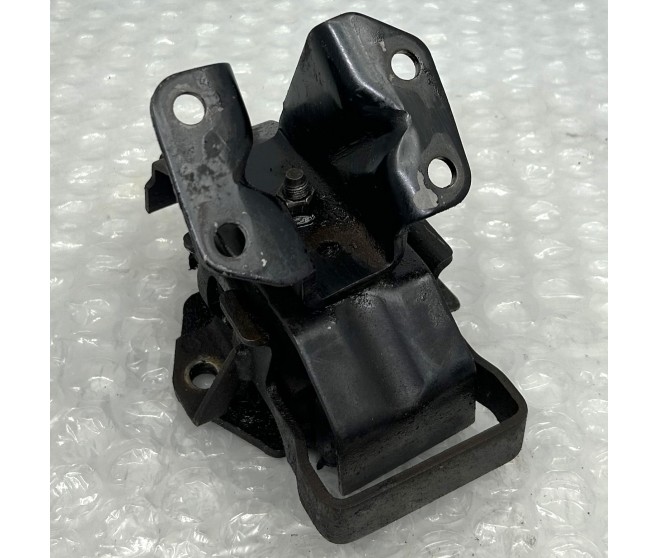 ENGINE MOUNT RIGHT FOR A MITSUBISHI PAJERO/MONTERO - V36W