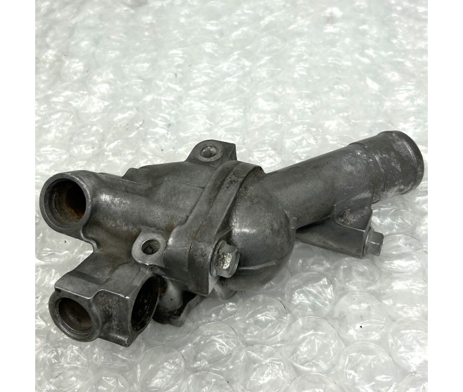 THERMOSTAT HOUSING FOR A MITSUBISHI L200 - K77T