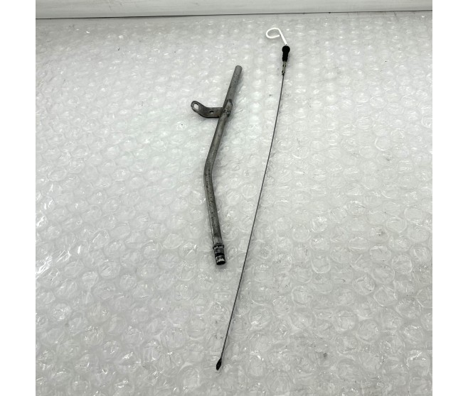 ENGINE OIL LEVEL DIPSTICK AND TUBE FOR A MITSUBISHI V20,40# - ENGINE OIL LEVEL DIPSTICK AND TUBE