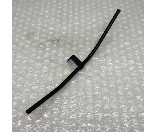 ENGINE OIL LEVEL DIPSTICK GAUGE FOR A MITSUBISHI PAJERO/MONTERO - V46W