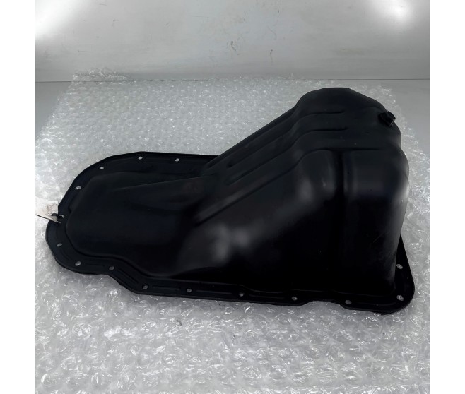 ENGINE OIL PAN FOR A MITSUBISHI DELICA SPACE GEAR/CARGO - PD8W