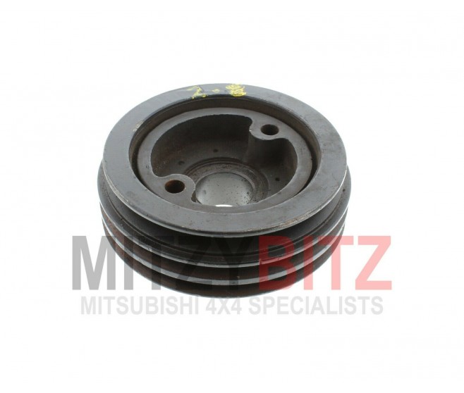 GOOD USED CRANK SHAFT PULLEY FOR A MITSUBISHI DELICA SPACE GEAR/CARGO - PE8W