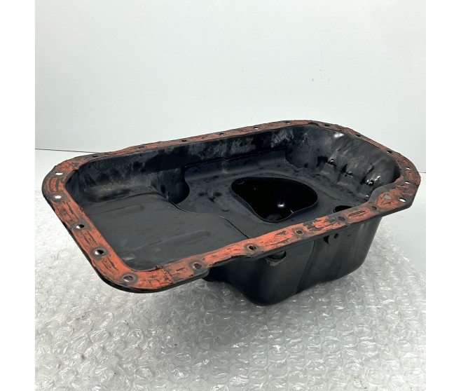 ENGINE OIL SUMP PAN FOR A MITSUBISHI PAJERO/MONTERO - V68W