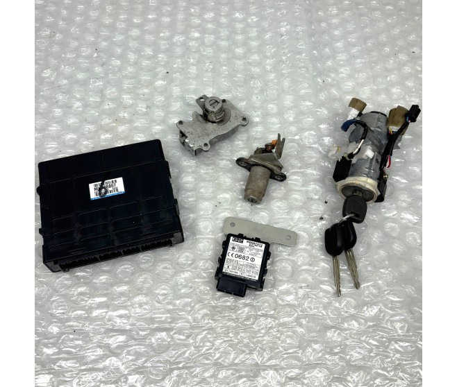 TRANSPONDER ECU AND LOCK SET - SEE DESC FOR A MITSUBISHI PAJERO/MONTERO - V78W