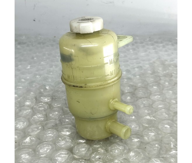 POWER STEERING FLUID BOTTLE FOR A MITSUBISHI OUTLANDER - CW7W