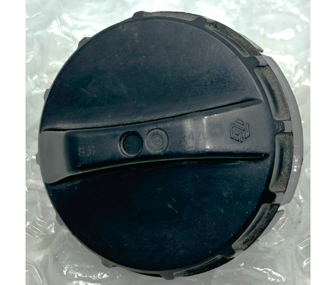 FUEL FILLER CAP FOR A MITSUBISHI DELICA STAR WAGON/VAN - P05V