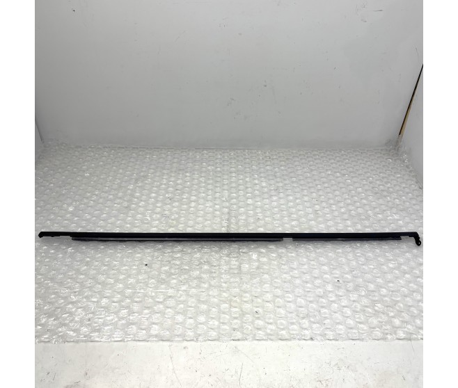 LEFT HAND REAR DOOR WINDOW SCRAPER SEAL FOR A MITSUBISHI PAJERO/MONTERO - V73W