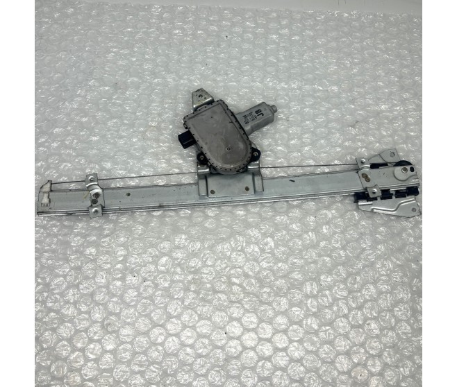 WINDOW REGULATOR AND MOTOR FRONT RIGHT FOR A MITSUBISHI PAJERO - V73W