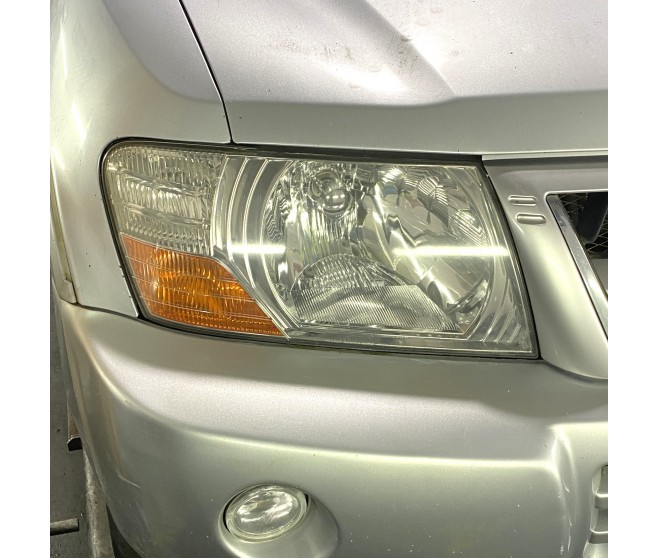 RIGHT HEADLAMP FOR A MITSUBISHI PAJERO/MONTERO - V78W