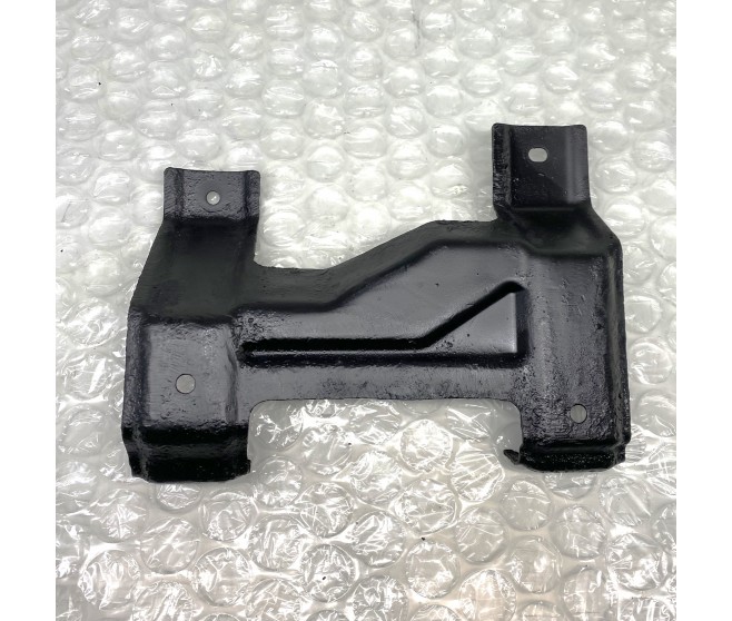 BUMPER STAY BRACKET FRONT RIGHT FOR A MITSUBISHI V60,70# - FRONT BUMPER & SUPPORT