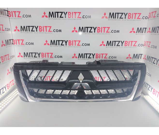 FRONT RADIATOR GRILLE FOR A MITSUBISHI PAJERO - V65W