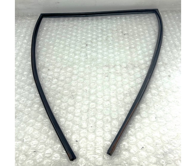 RUNCHANNEL SEAL REAR RIGHT FOR A MITSUBISHI L200 - KB4T