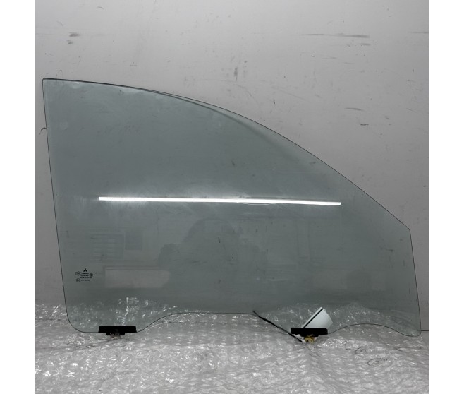 DOOR GLASS FRONT RIGHT FOR A MITSUBISHI NATIVA/PAJ SPORT - KG4W