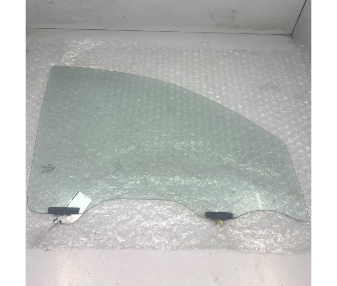 DOOR GLASS FRONT RIGHT FOR A MITSUBISHI NATIVA/PAJ SPORT - KG4W