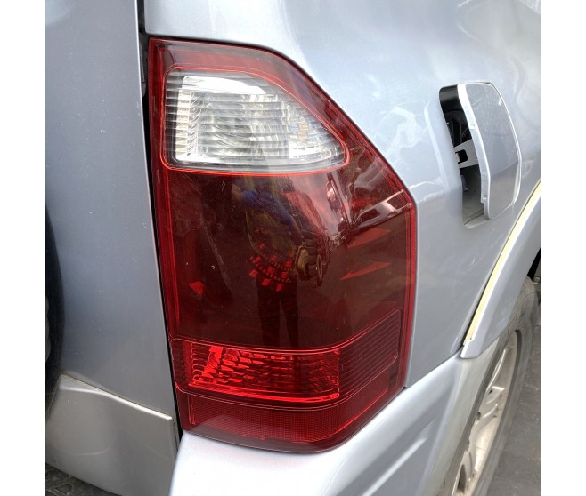 REAR RIGHT BODY LAMP FOR A MITSUBISHI PAJERO - V75W