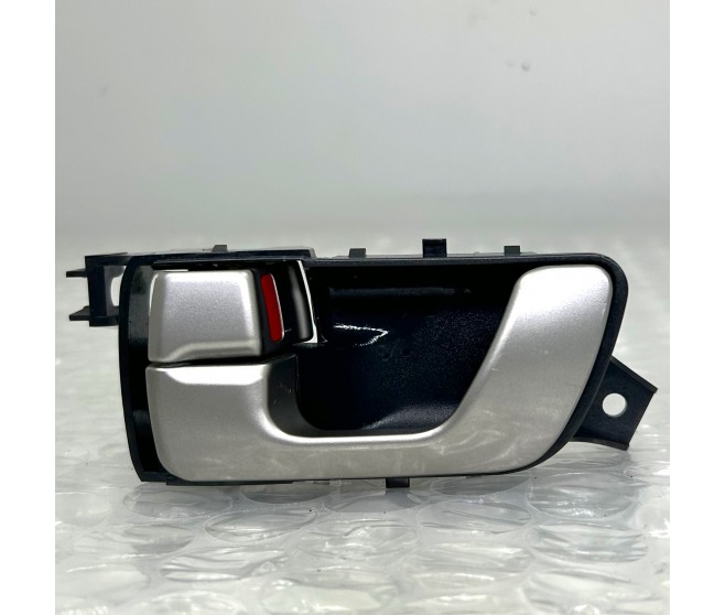 LEFT INSIDE DOOR HANDLE FOR A MITSUBISHI PAJERO - V73W