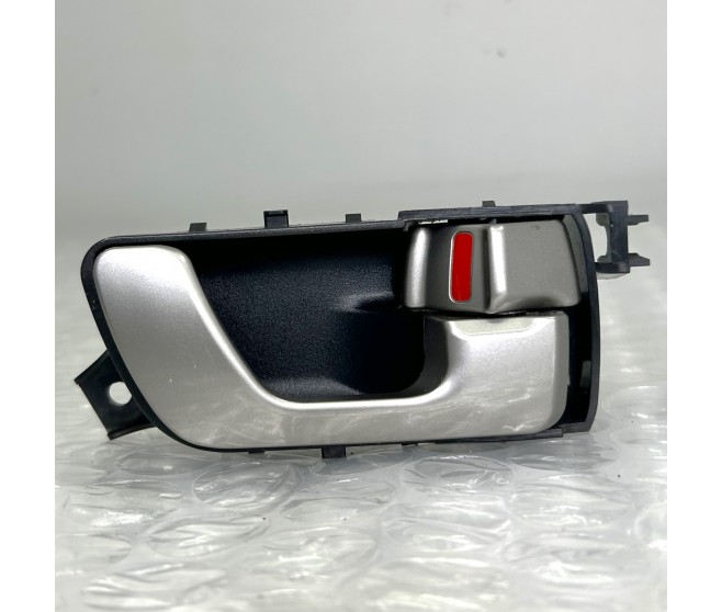 RIGHT INSIDE DOOR HANDLE FOR A MITSUBISHI PAJERO/MONTERO - V75W