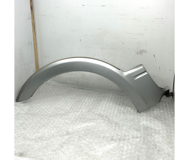 FRONT OVERFENDER LEFT FOR A MITSUBISHI V68W - 3200D-TURBO/SHORT WAGON<01M-> - GLS(NSS4/EURO3),S5FA/T LHD / 2000-02-01 - 2006-12-31 - 