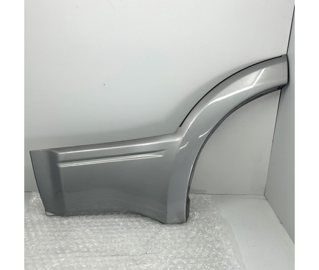 WHEEL ARCH TRIM REAR LEFT DOOR FOR A MITSUBISHI PAJERO - V75W