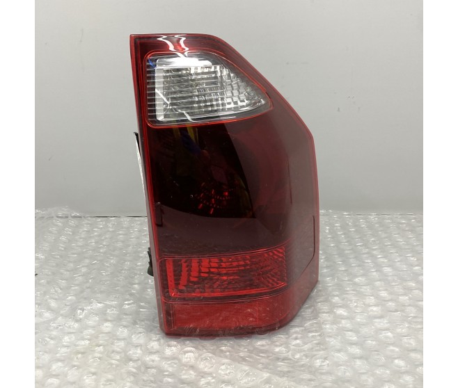 REAR RIGHT TAIL LIGHT FOR A MITSUBISHI V78W - 3200D-TURBO/LONG WAGON<01M-> - GLS(NSS4/EURO3),S5FA/T RHD / 2000-02-01 - 2006-12-31 - 