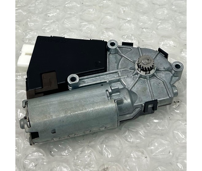 SUNROOF DRIVE MOTOR FOR A MITSUBISHI PAJERO/MONTERO - V98W