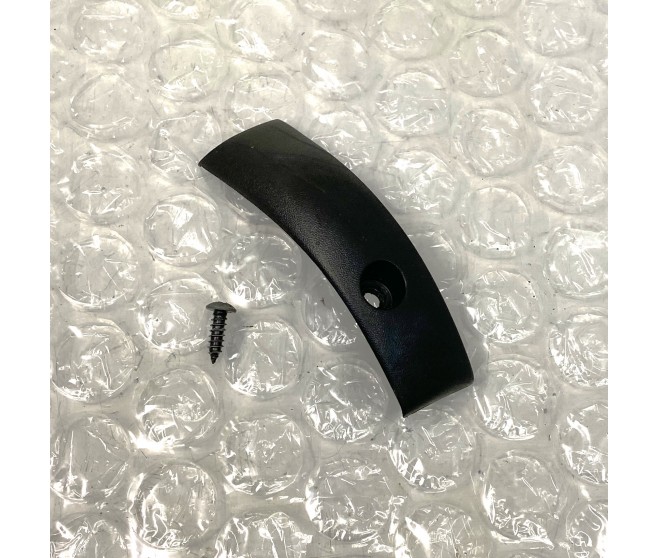 RIGHT REAR DRIP MOULDING END COVER FOR A MITSUBISHI TRITON - KB4T