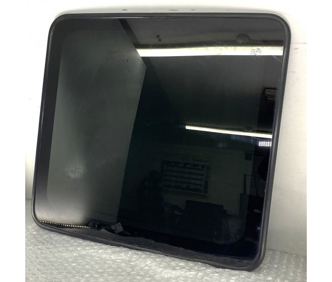 SUNROOF GLASS FOR A MITSUBISHI V80,90# - ROOF & LID