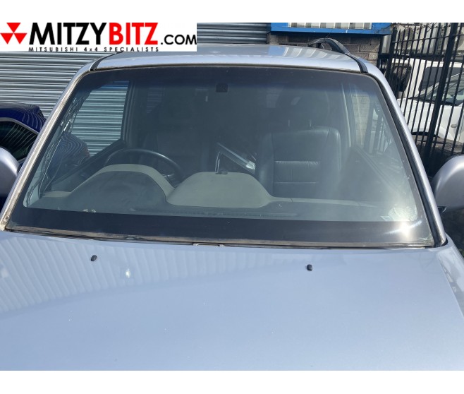 WINDSHIELD WINDSCREEN GLASS ( COLLECTION ONLY ) FOR A MITSUBISHI V90# - WINDSHIELD GLASS & MOULDING