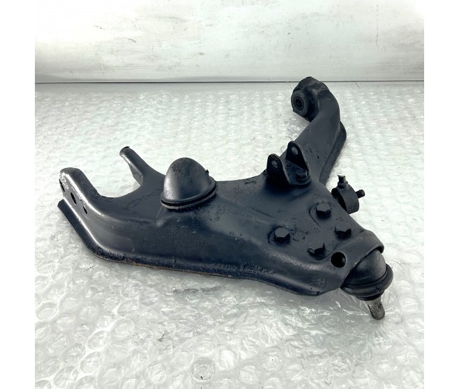 LOWER WISHBONE SUSPENSION ARM FRONT RIGHT FOR A MITSUBISHI L200 - K77T