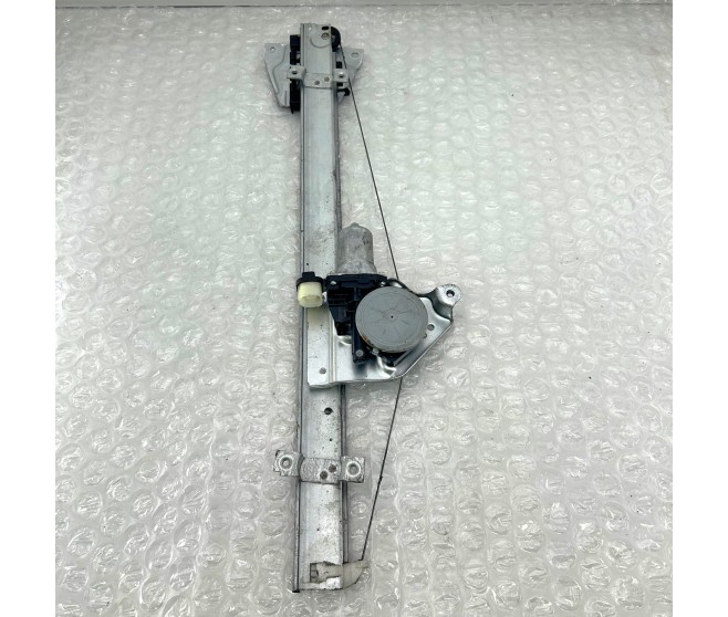 WINDOW REGULATOR AND MOTOR FRONT LEFT FOR A MITSUBISHI PAJERO - V75W