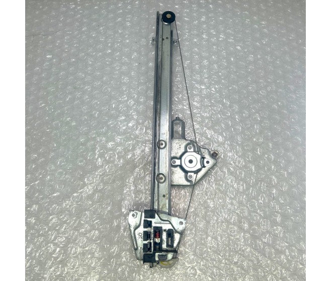 WINDOW REGULATOR AND MOTOR FRONT RIGHT FOR A MITSUBISHI PAJERO - V73W
