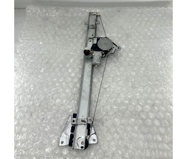 WINDOW REGULATOR AND MOTOR FRONT RIGHT FOR A MITSUBISHI PAJERO - V75W