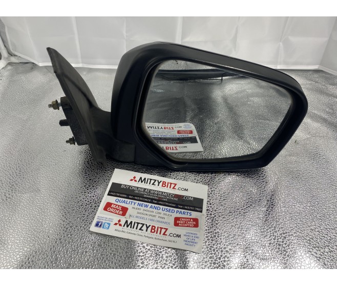 BLACK FRONT RIGHT  MANUAL DOOR WING MIRROR FOR A MITSUBISHI TRITON - KB8T
