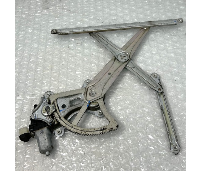 FRONT RIGHT WINDOW REGULATOR AND MOTOR FOR A MITSUBISHI L200 - KB4T