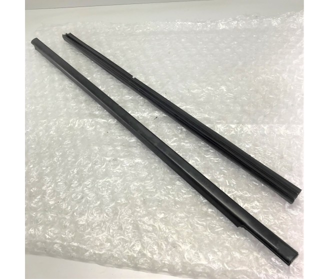 WEATHERSTRIP FRONT RIGHT AND INNER FOR A MITSUBISHI SHOGUN SPORT - K80,90#
