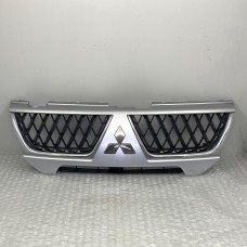 FRONT RADIATOR GRILLE