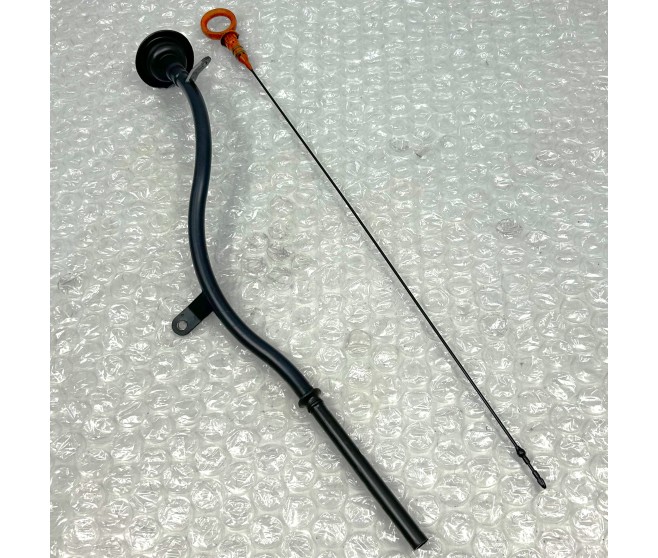 GEARBOX OIL LEVEL DIPSTICK AND TUBE FOR A MITSUBISHI OUTLANDER - CW8W