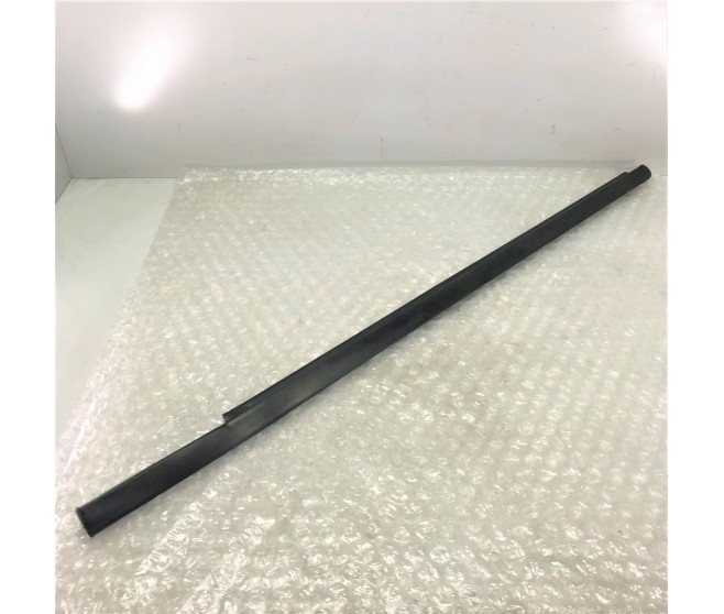 WEATHERSTRIP FRONT LEFT FOR A MITSUBISHI SPACE GEAR/L400 VAN - PD4W