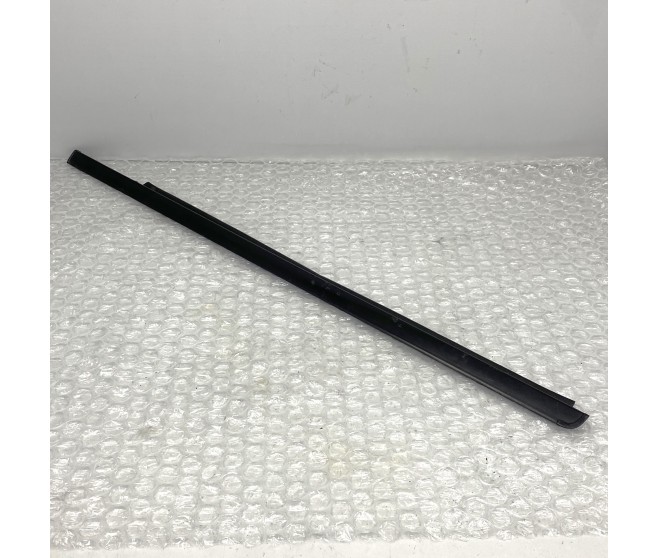 LEFT FRONT DOOR SCRAPER MOULDING FOR A MITSUBISHI GENERAL (CHINA) - DOOR